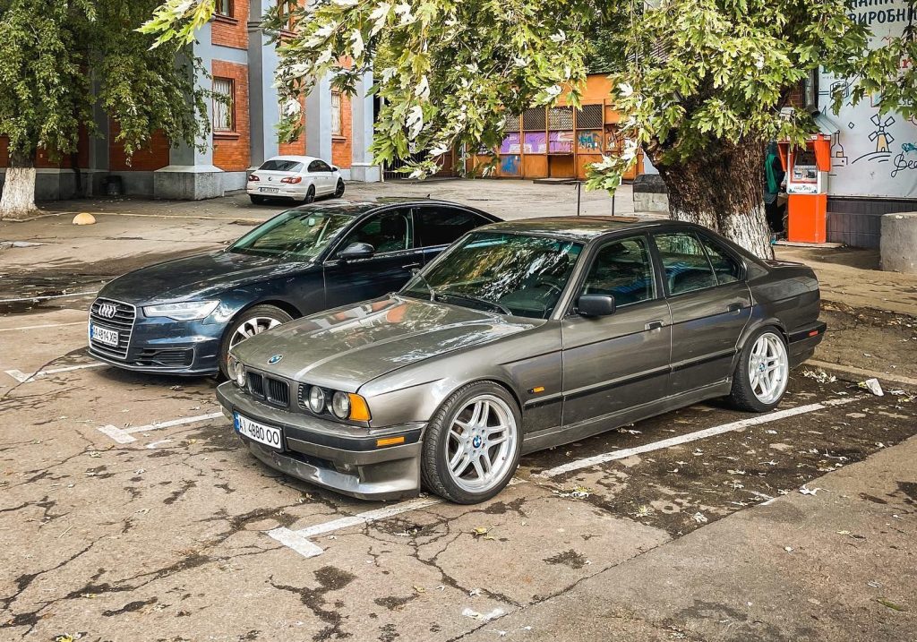 В Україні помітили рідкісний 30-річний BMW 5 Series E34 (фото)