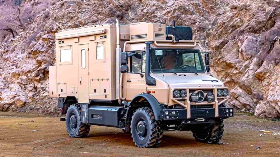 Екстремальний будинок на колесах створили з Unimog U4023