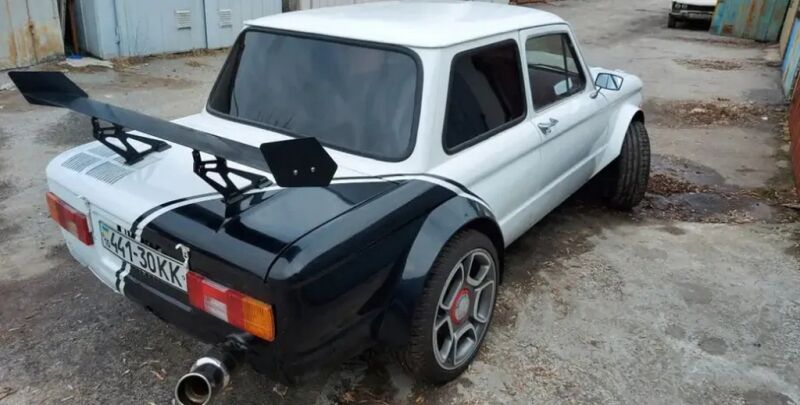 ЗАЗ-968М перетворили на яскравий спорткар з двигуном Opel