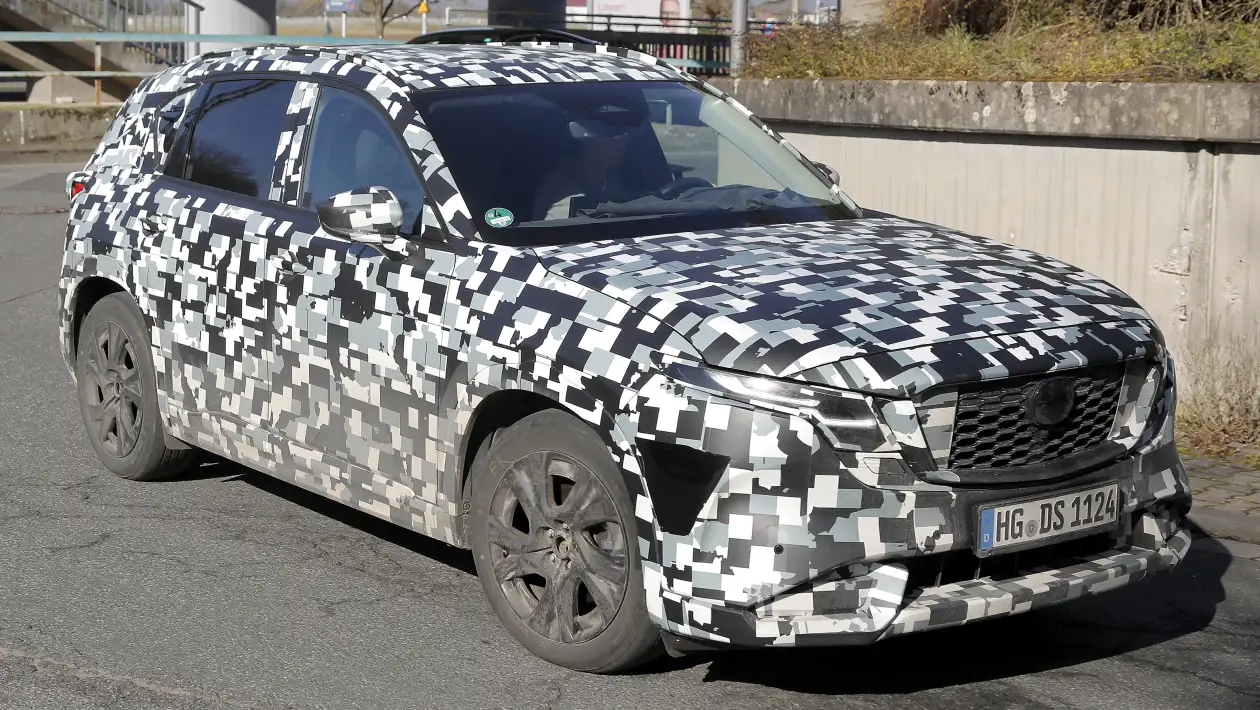 Новий гібридний Mazda CX-5 помічений на тестах: оновлений дизайн